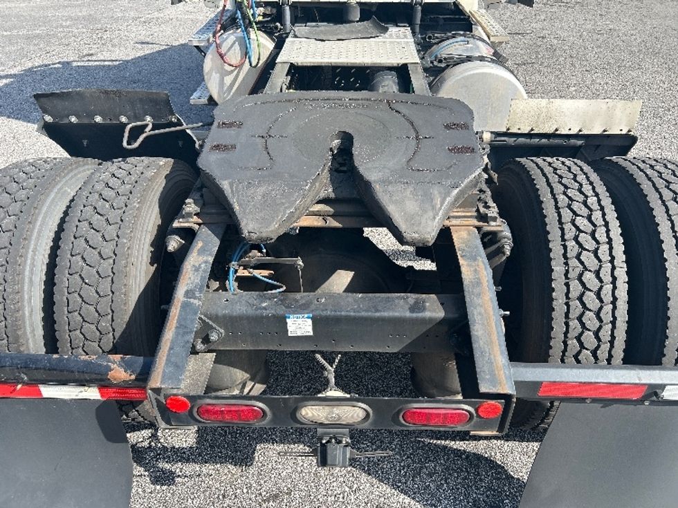 Day Cab Tractor-Heavy Duty Tractors-Freightliner-2019-Cascadia 12542ST-Duluth-GA-300,109\n\t\tmiles-$ 40,750 - Image 6