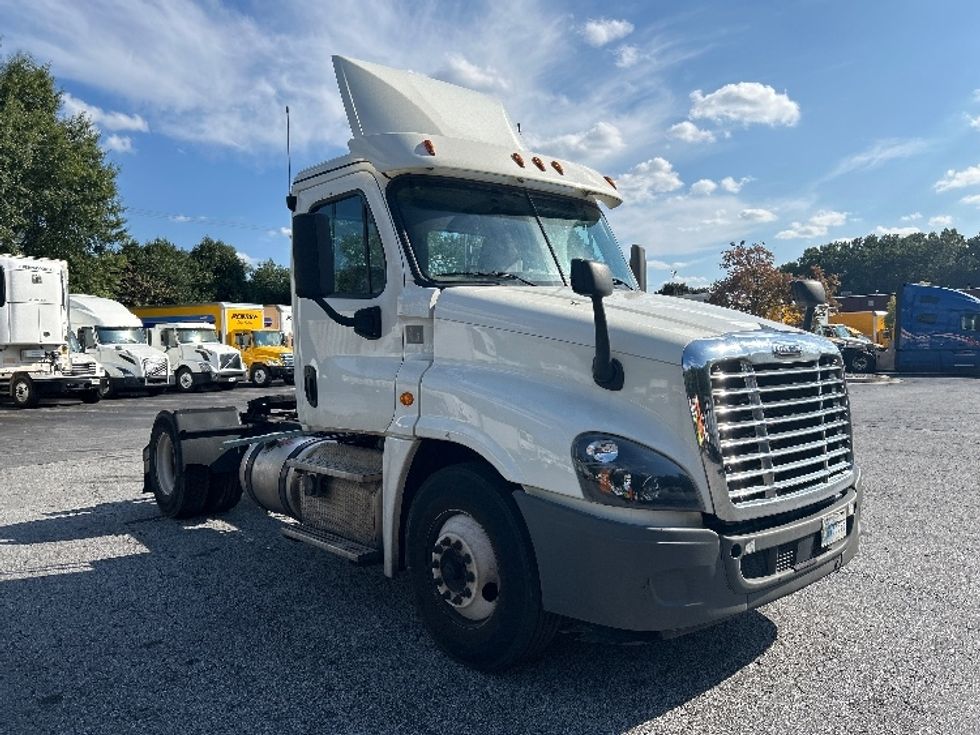 Day Cab Tractor-Heavy Duty Tractors-Freightliner-2019-Cascadia 12542ST-Duluth-GA-340,216\n\t\tmiles-$ 38,750 - Image 1
