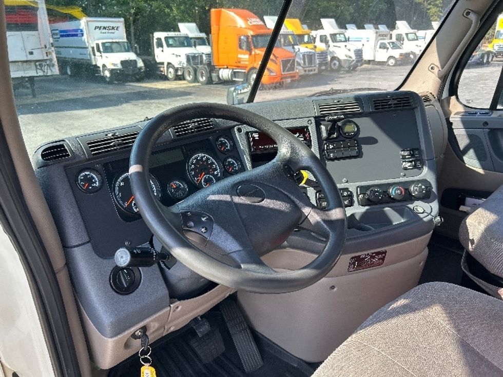 Day Cab Tractor-Heavy Duty Tractors-Freightliner-2019-Cascadia 12542ST-Duluth-GA-340,216\n\t\tmiles-$ 38,750 - Image 10