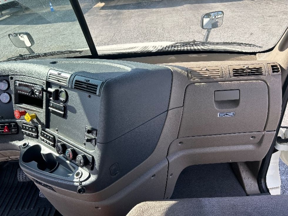 Day Cab Tractor-Heavy Duty Tractors-Freightliner-2019-Cascadia 12542ST-Duluth-GA-340,216\n\t\tmiles-$ 38,750 - Image 13