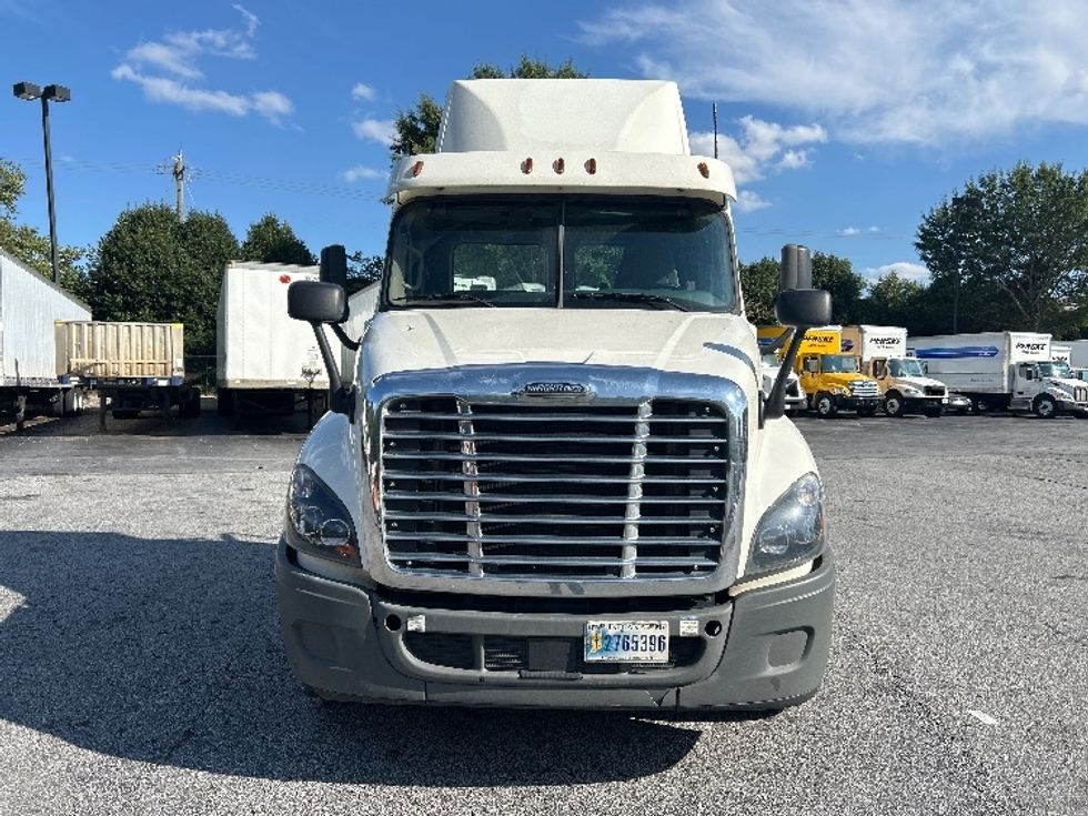 Day Cab Tractor-Heavy Duty Tractors-Freightliner-2019-Cascadia 12542ST-Duluth-GA-340,216\n\t\tmiles-$ 38,750 - Image 2