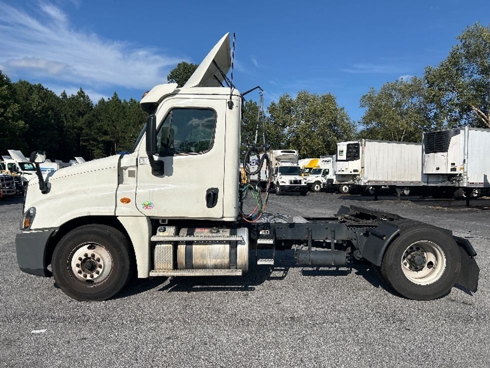 Day Cab Tractor-Heavy Duty Tractors-Freightliner-2019-Cascadia 12542ST-Duluth-GA-340,216\n\t\tmiles-$ 38,750 - Image 4