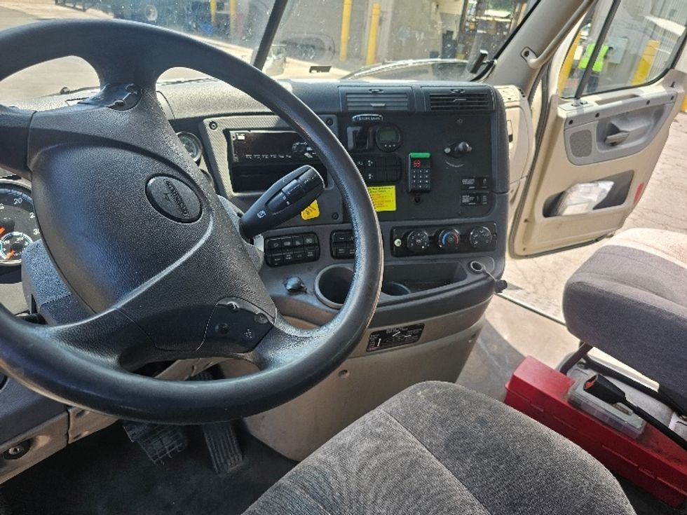 Day Cab Tractor-Heavy Duty Tractors-Freightliner-2019-Cascadia 12542ST-Edison-NJ-264,393\n\t\tmiles-$ 38,000 - Image 10