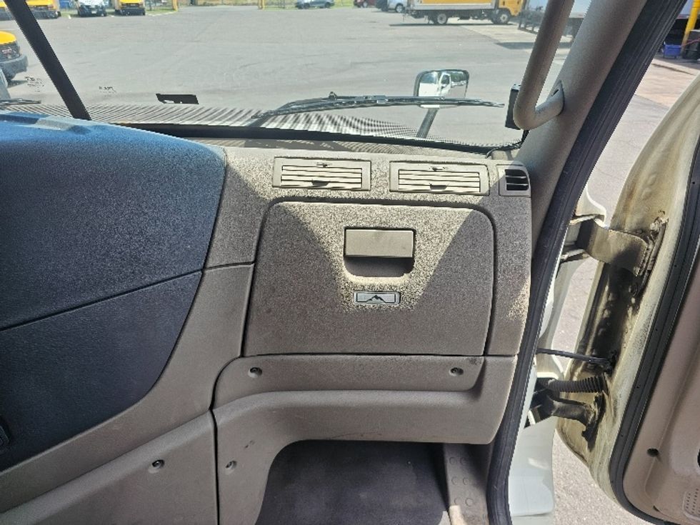 Day Cab Tractor-Heavy Duty Tractors-Freightliner-2019-Cascadia 12542ST-Edison-NJ-264,393\n\t\tmiles-$ 38,000 - Image 13