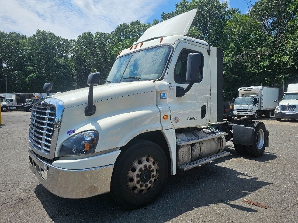 Day Cab Tractor-Heavy Duty Tractors-Freightliner-2019-Cascadia 12542ST-Edison-NJ-264,393\n\t\tmiles-$ 38,000 - Image 3