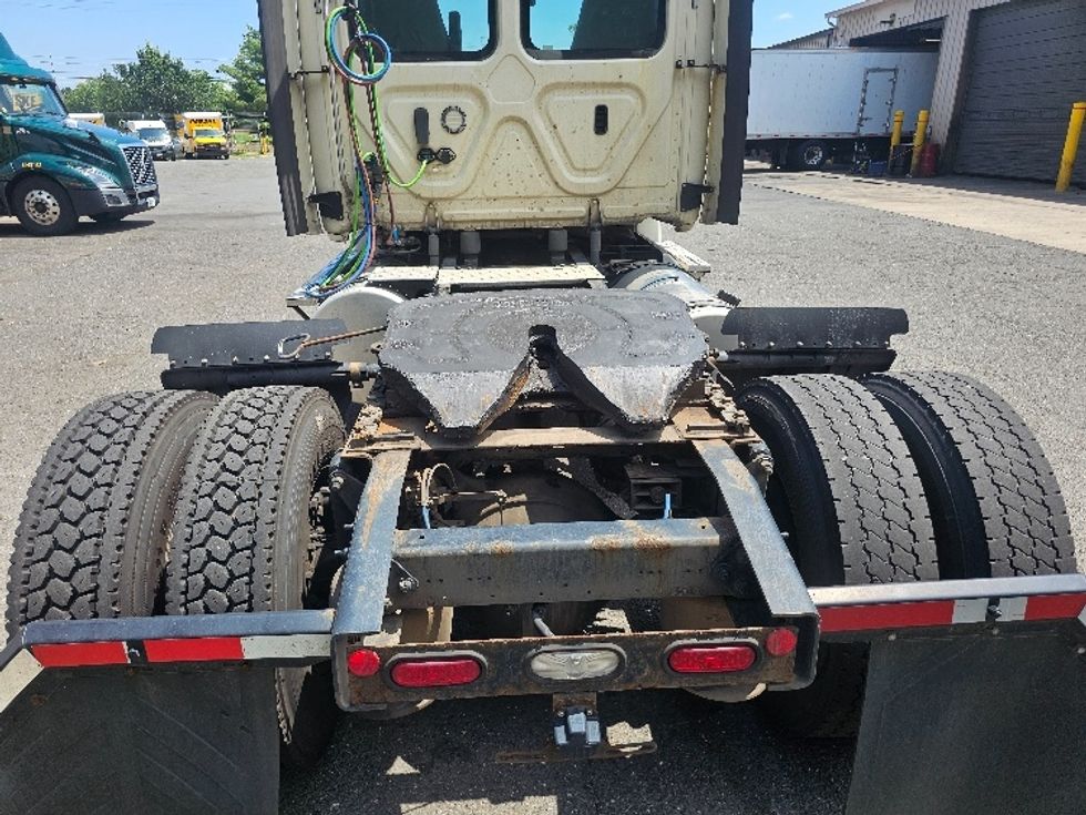 Day Cab Tractor-Heavy Duty Tractors-Freightliner-2019-Cascadia 12542ST-Edison-NJ-264,393\n\t\tmiles-$ 38,000 - Image 6