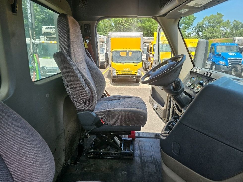Day Cab Tractor-Heavy Duty Tractors-Freightliner-2019-Cascadia 12542ST-Edison-NJ-264,443\n\t\tmiles-$ 28,000 - Image 14