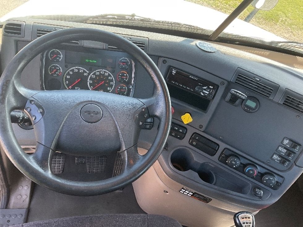 2019 Freightliner Cascadia 125" Sleeper Cab photo 10