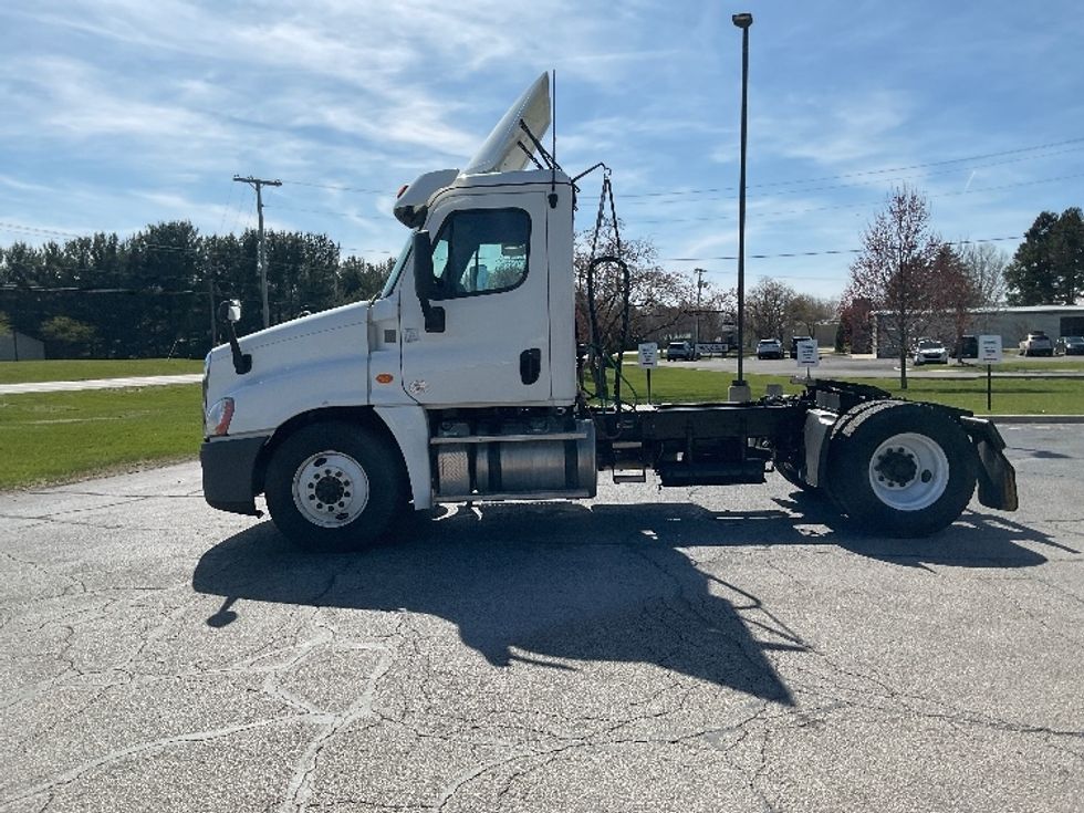 2019 Freightliner Cascadia 125" Sleeper Cab photo 4