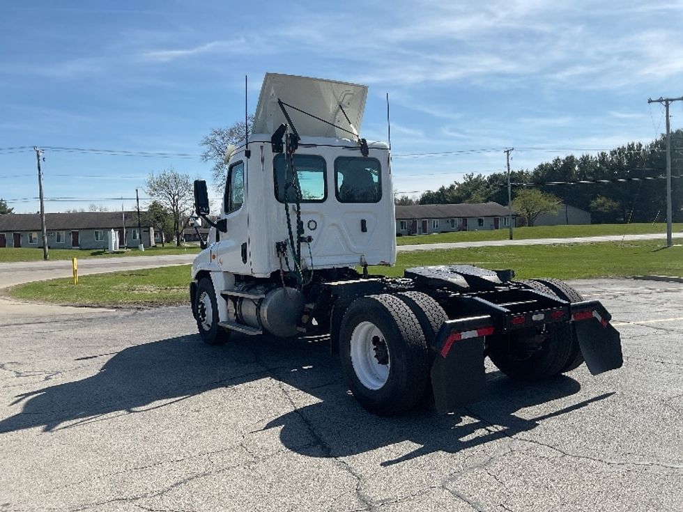 2019 Freightliner Cascadia 125" Sleeper Cab photo 5