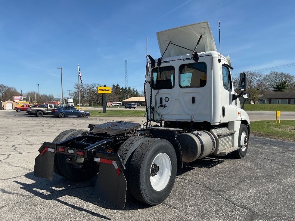 2019 Freightliner Cascadia 125" Sleeper Cab photo 7