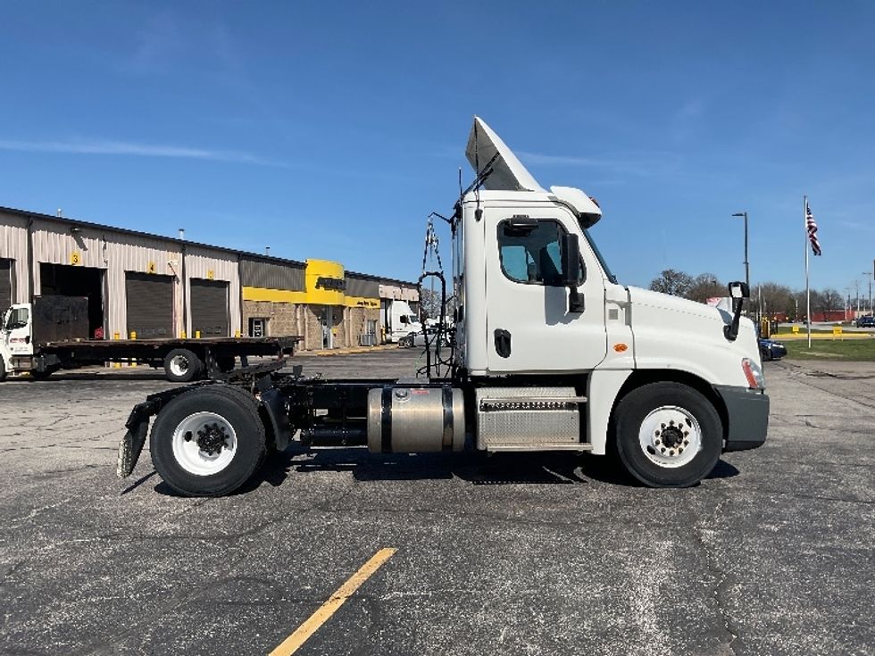 2019 Freightliner Cascadia 125" Sleeper Cab photo 8