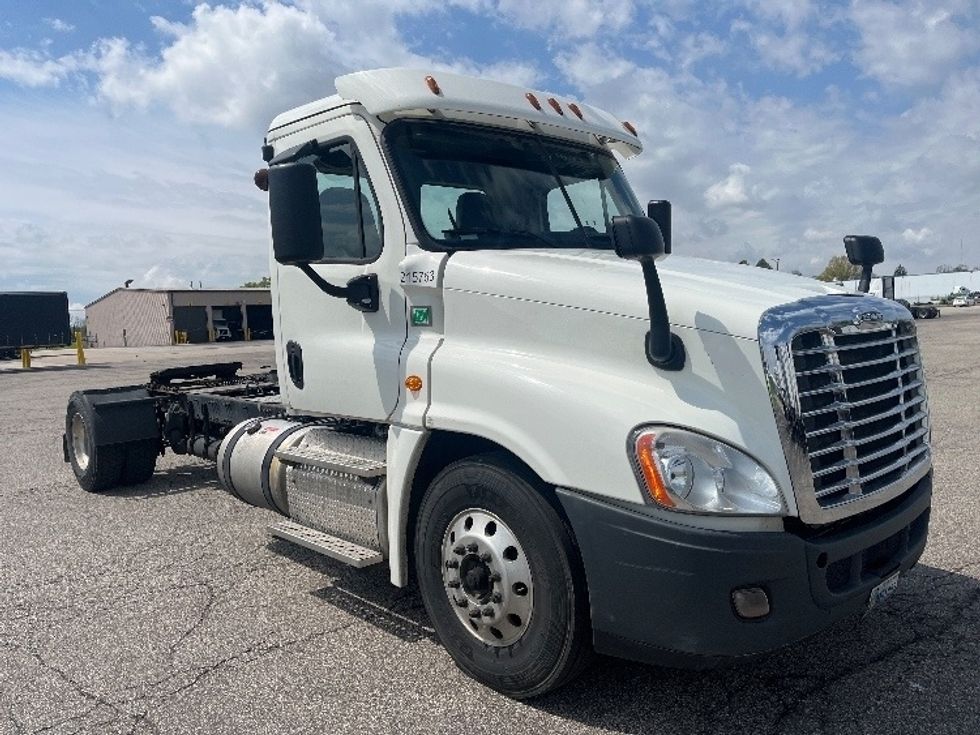 Day Cab Tractor-Heavy Duty Tractors-Freightliner-2019-Cascadia 12542ST-Elkhart-IN-394,832\n\t\tmiles-$ 30,000 - Image 1
