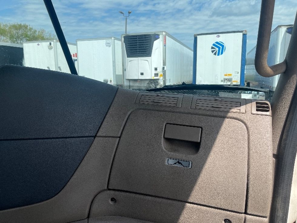 Day Cab Tractor-Heavy Duty Tractors-Freightliner-2019-Cascadia 12542ST-Elkhart-IN-394,832\n\t\tmiles-$ 30,000 - Image 13