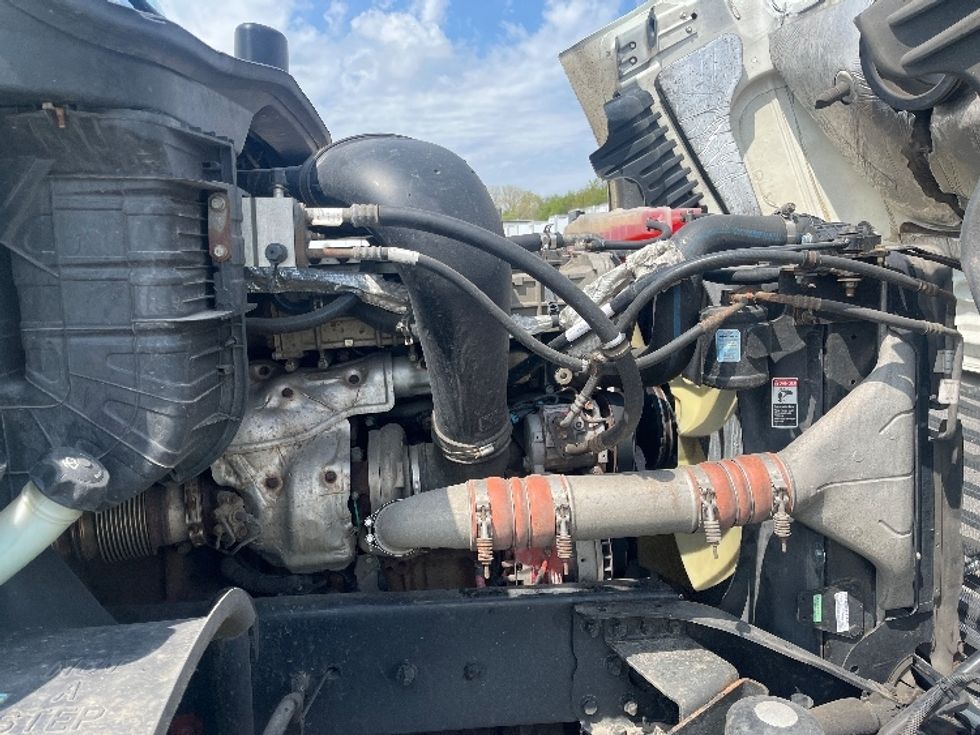 Day Cab Tractor-Heavy Duty Tractors-Freightliner-2019-Cascadia 12542ST-Elkhart-IN-394,832\n\t\tmiles-$ 30,000 - Image 15
