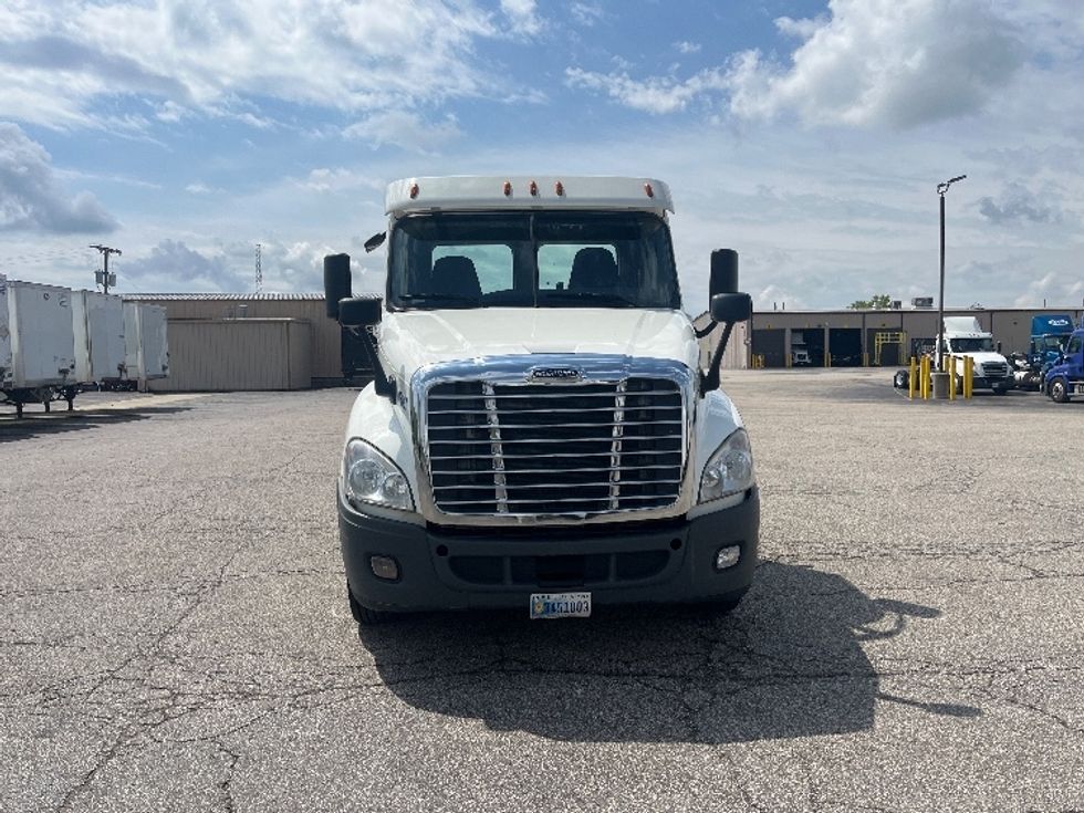 Day Cab Tractor-Heavy Duty Tractors-Freightliner-2019-Cascadia 12542ST-Elkhart-IN-394,832\n\t\tmiles-$ 30,000 - Image 2
