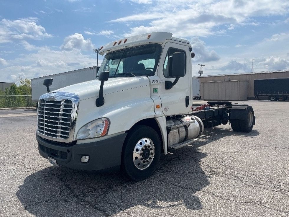 Day Cab Tractor-Heavy Duty Tractors-Freightliner-2019-Cascadia 12542ST-Elkhart-IN-394,832\n\t\tmiles-$ 30,000 - Image 3
