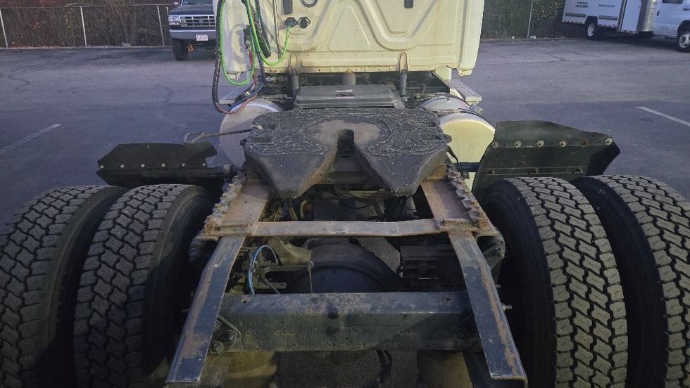 Day Cab Tractor-Heavy Duty Tractors-Freightliner-2019-Cascadia 12542ST-Fitchburg-MA-156,707\n\t\tmiles-$ 41,750 - Image 6