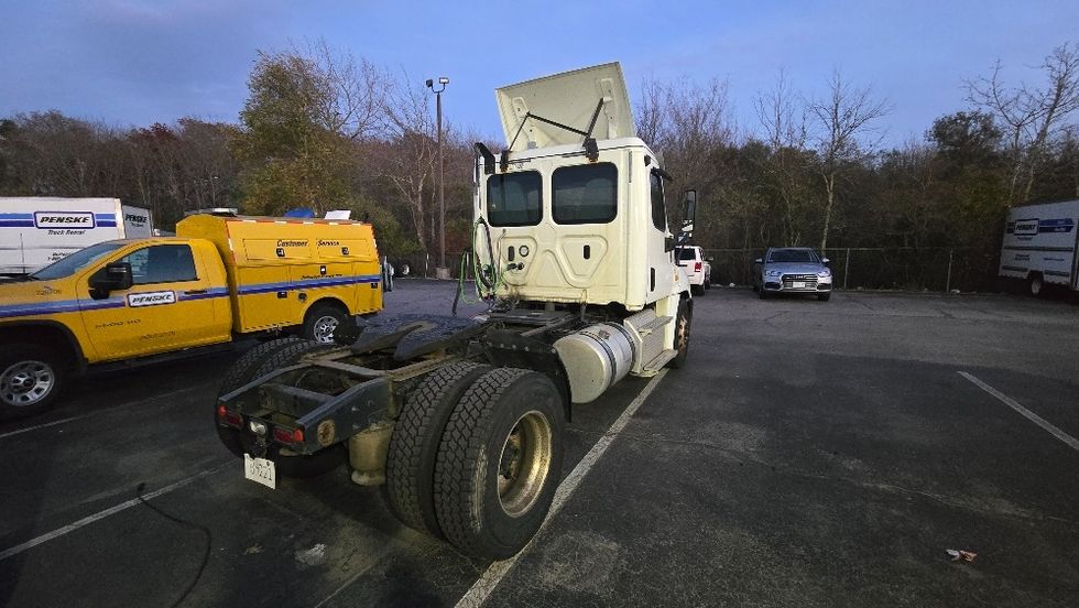 Day Cab Tractor-Heavy Duty Tractors-Freightliner-2019-Cascadia 12542ST-Fitchburg-MA-156,707\n\t\tmiles-$ 41,750 - Image 7