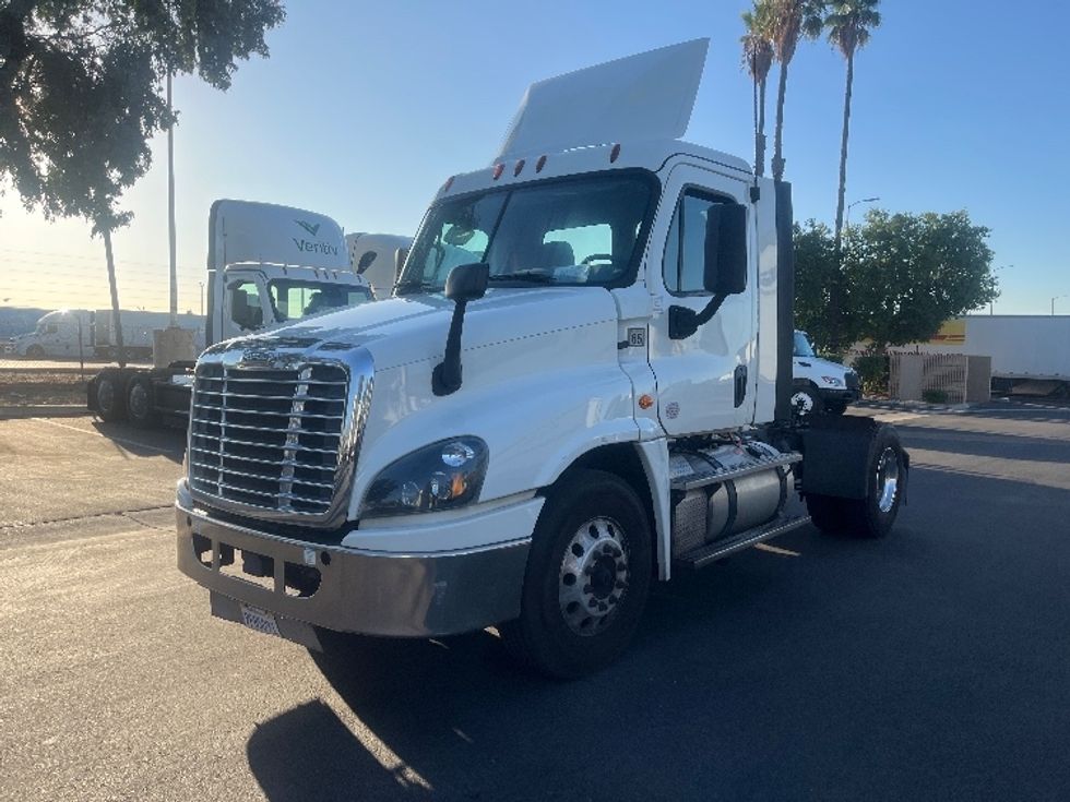 Day Cab Tractor-Heavy Duty Tractors-Freightliner-2019-Cascadia 12542ST-Fontana-CA-221,522\n\t\tmiles-$ 50,750 - Image 3