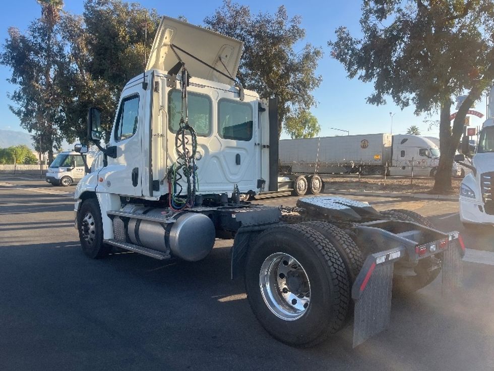 Day Cab Tractor-Heavy Duty Tractors-Freightliner-2019-Cascadia 12542ST-Fontana-CA-221,522\n\t\tmiles-$ 50,750 - Image 5