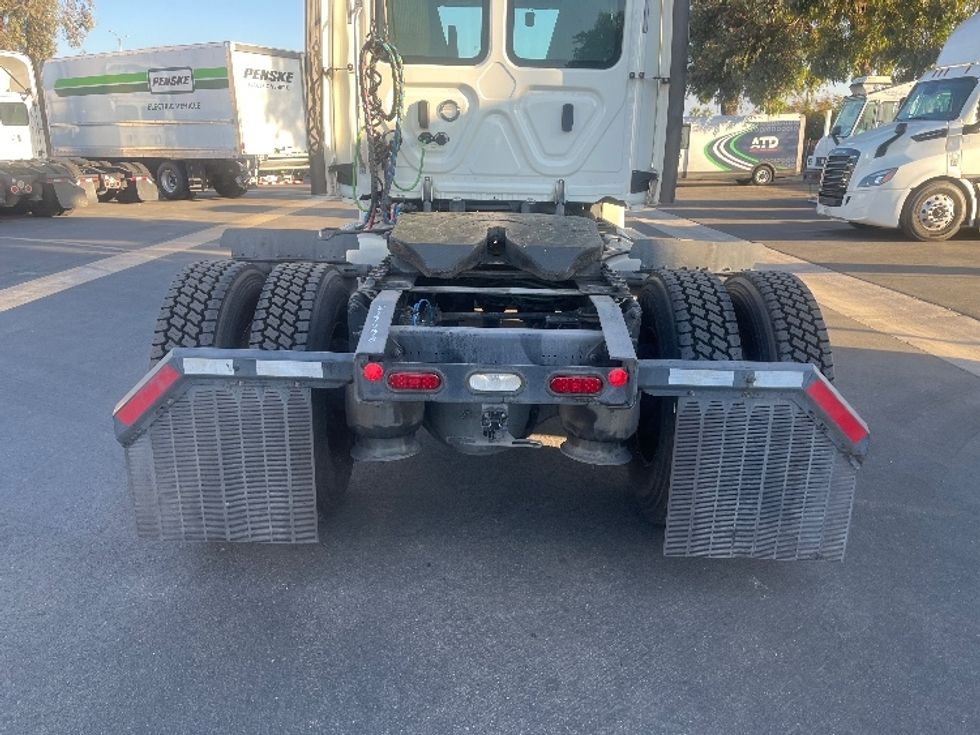 Day Cab Tractor-Heavy Duty Tractors-Freightliner-2019-Cascadia 12542ST-Fontana-CA-221,522\n\t\tmiles-$ 50,750 - Image 6