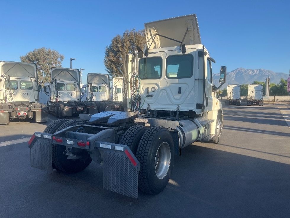 Day Cab Tractor-Heavy Duty Tractors-Freightliner-2019-Cascadia 12542ST-Fontana-CA-221,522\n\t\tmiles-$ 50,750 - Image 7