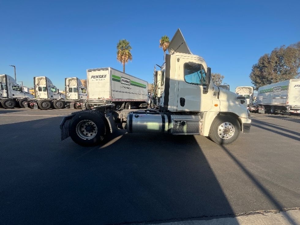 Day Cab Tractor-Heavy Duty Tractors-Freightliner-2019-Cascadia 12542ST-Fontana-CA-221,522\n\t\tmiles-$ 50,750 - Image 8