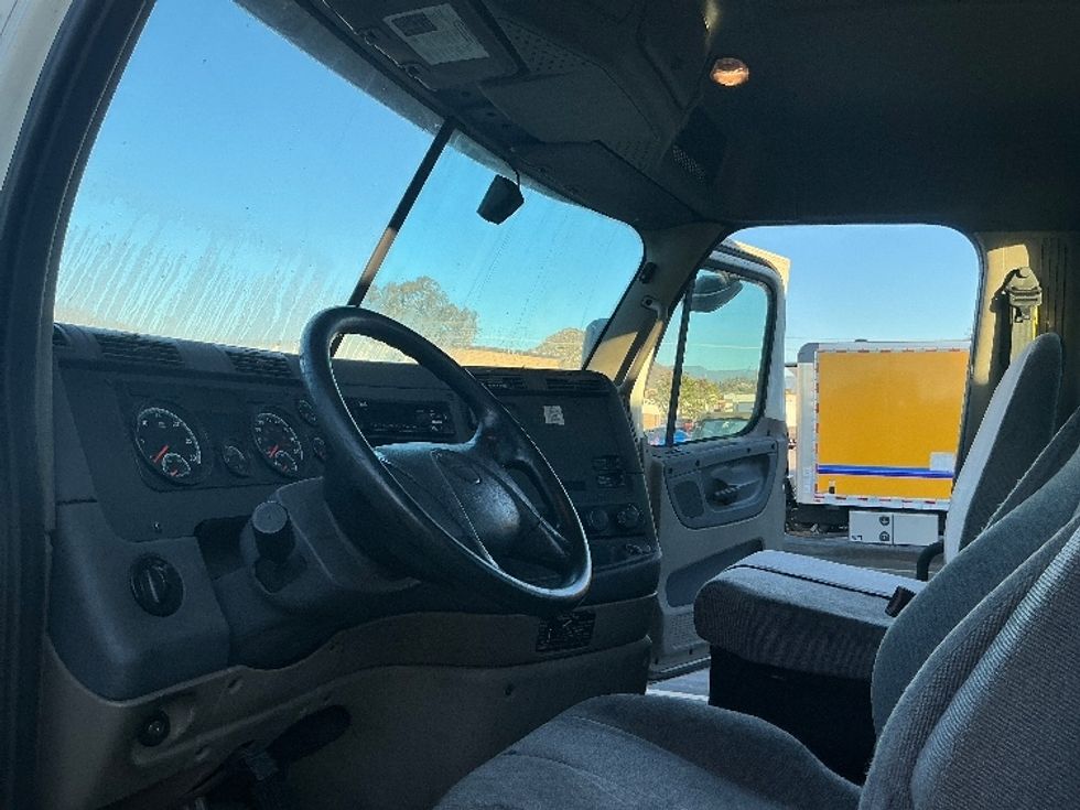 Day Cab Tractor-Heavy Duty Tractors-Freightliner-2019-Cascadia 12542ST-Fontana-CA-244,166\n\t\tmiles-$ 48,000 - Image 10