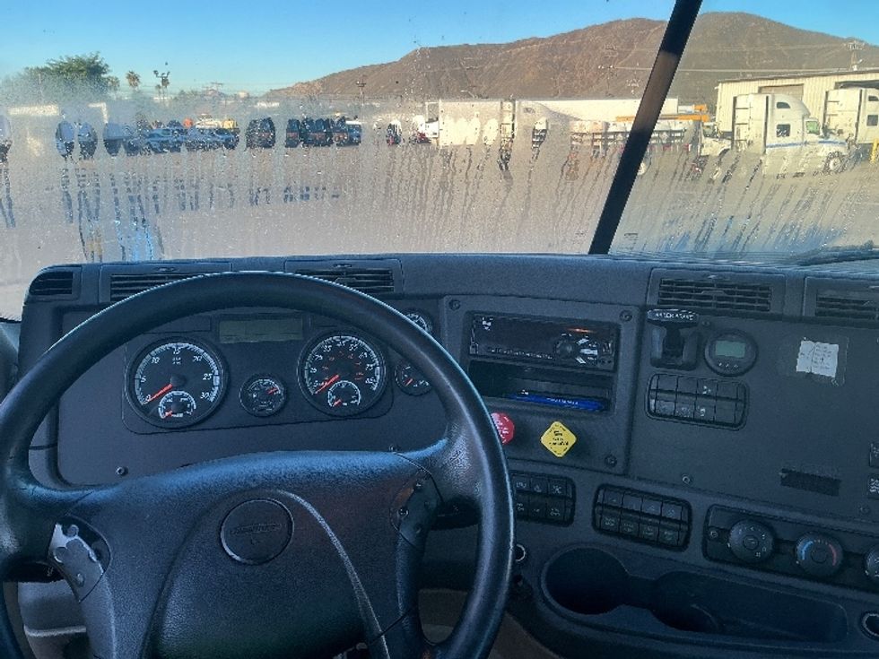 Day Cab Tractor-Heavy Duty Tractors-Freightliner-2019-Cascadia 12542ST-Fontana-CA-244,166\n\t\tmiles-$ 48,000 - Image 11