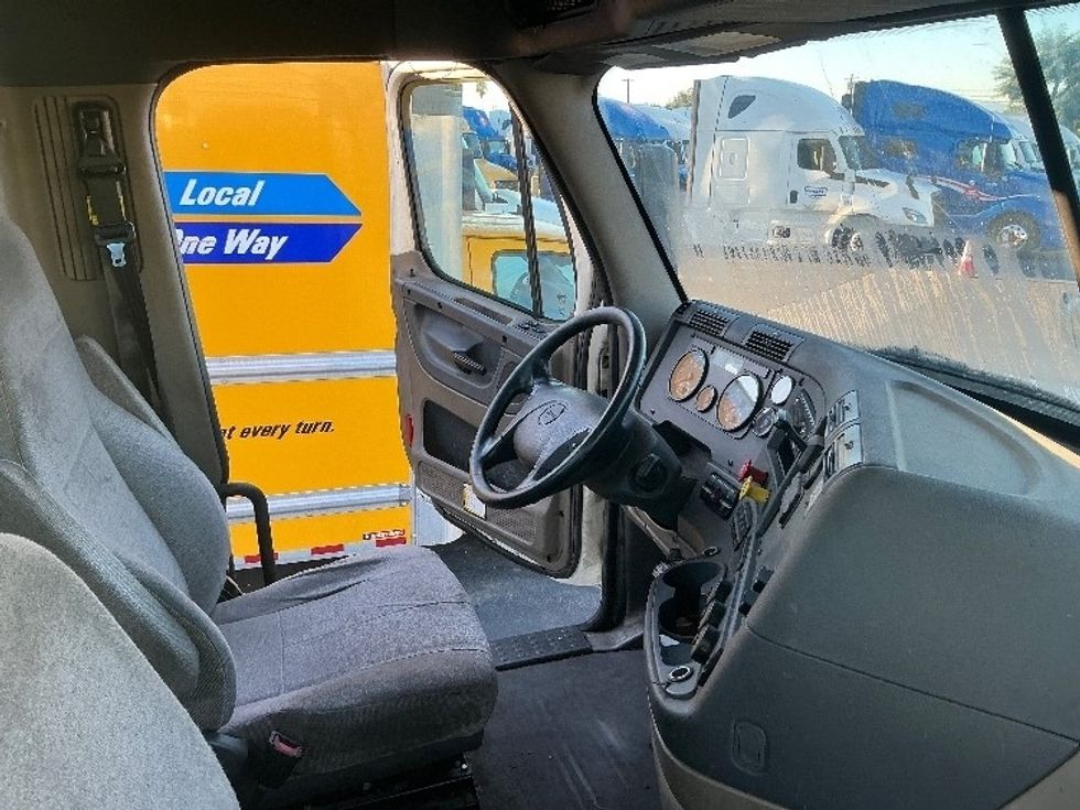 Day Cab Tractor-Heavy Duty Tractors-Freightliner-2019-Cascadia 12542ST-Fontana-CA-244,166\n\t\tmiles-$ 48,000 - Image 14