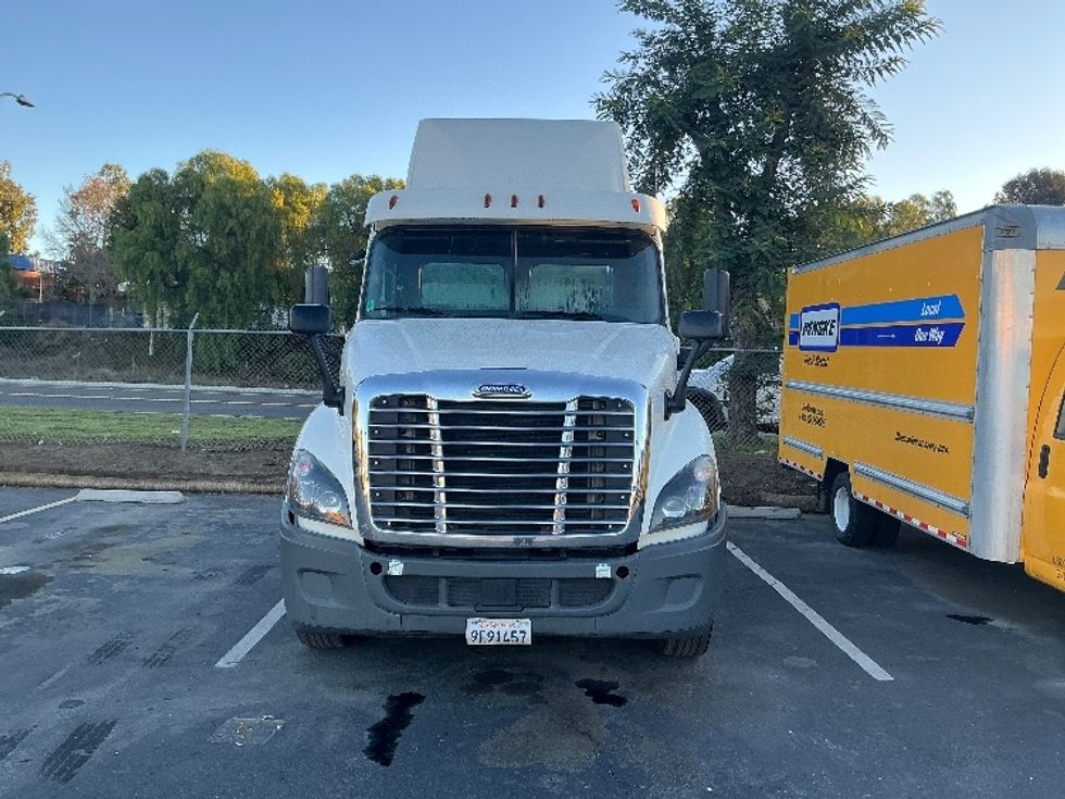 Day Cab Tractor-Heavy Duty Tractors-Freightliner-2019-Cascadia 12542ST-Fontana-CA-244,166\n\t\tmiles-$ 48,000 - Image 2