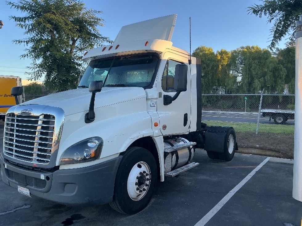Day Cab Tractor-Heavy Duty Tractors-Freightliner-2019-Cascadia 12542ST-Fontana-CA-244,166\n\t\tmiles-$ 48,000 - Image 4