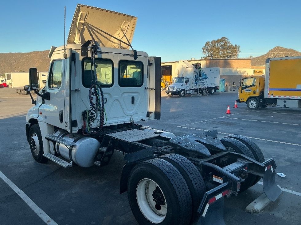Day Cab Tractor-Heavy Duty Tractors-Freightliner-2019-Cascadia 12542ST-Fontana-CA-244,166\n\t\tmiles-$ 48,000 - Image 5