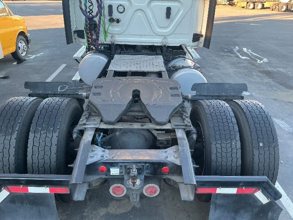 Day Cab Tractor-Heavy Duty Tractors-Freightliner-2019-Cascadia 12542ST-Fontana-CA-244,166\n\t\tmiles-$ 48,000 - Image 6