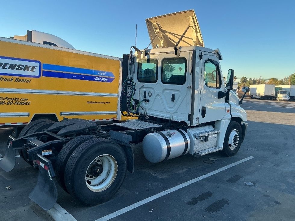Day Cab Tractor-Heavy Duty Tractors-Freightliner-2019-Cascadia 12542ST-Fontana-CA-244,166\n\t\tmiles-$ 48,000 - Image 7