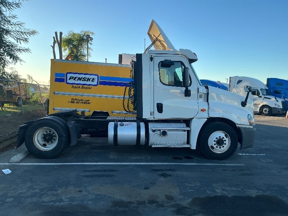 Day Cab Tractor-Heavy Duty Tractors-Freightliner-2019-Cascadia 12542ST-Fontana-CA-244,166\n\t\tmiles-$ 48,000 - Image 8