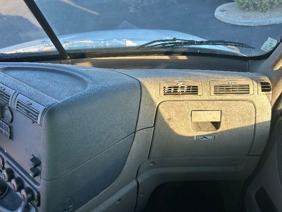 Day Cab Tractor-Heavy Duty Tractors-Freightliner-2019-Cascadia 12542ST-Fontana-CA-250,087\n\t\tmiles-$ 47,750 - Image 13