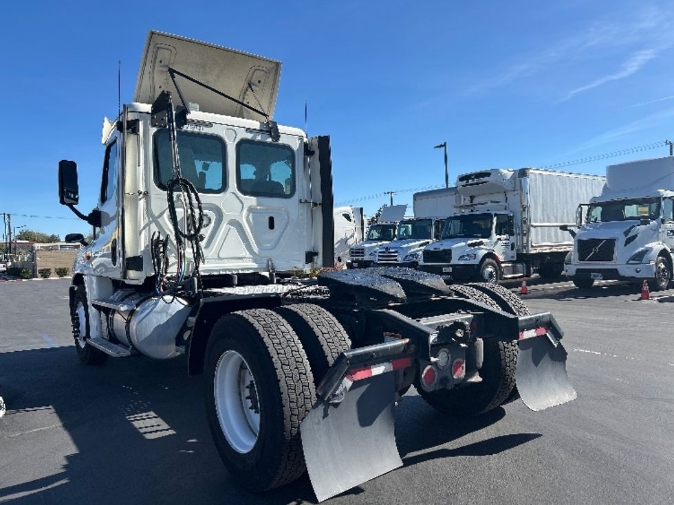Day Cab Tractor-Heavy Duty Tractors-Freightliner-2019-Cascadia 12542ST-Fontana-CA-250,087\n\t\tmiles-$ 47,750 - Image 5