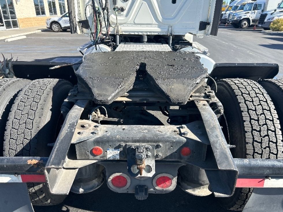 Day Cab Tractor-Heavy Duty Tractors-Freightliner-2019-Cascadia 12542ST-Fontana-CA-250,087\n\t\tmiles-$ 47,750 - Image 6