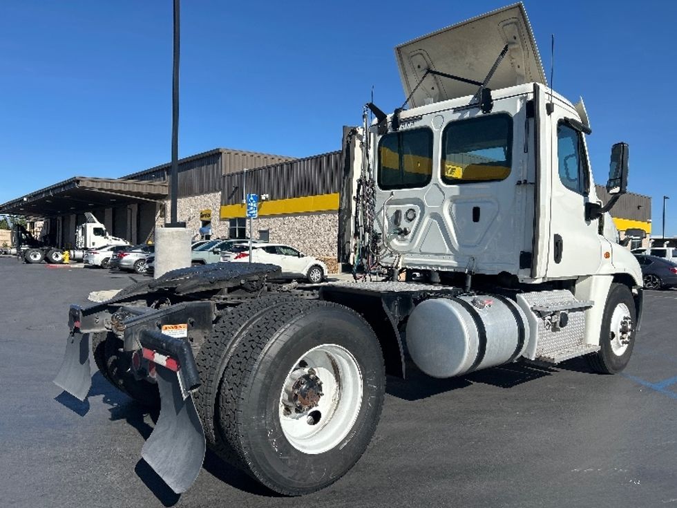 Day Cab Tractor-Heavy Duty Tractors-Freightliner-2019-Cascadia 12542ST-Fontana-CA-250,087\n\t\tmiles-$ 47,750 - Image 7