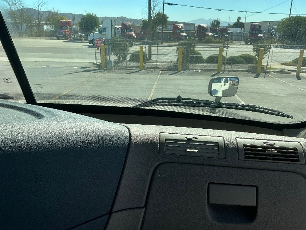 Day Cab Tractor-Heavy Duty Tractors-Freightliner-2019-Cascadia 12542ST-Fontana-CA-298,112\n\t\tmiles-$ 44,000 - Image 13