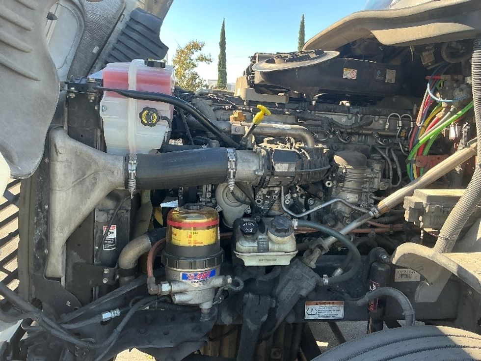 Day Cab Tractor-Heavy Duty Tractors-Freightliner-2019-Cascadia 12542ST-Fontana-CA-298,112\n\t\tmiles-$ 44,000 - Image 16