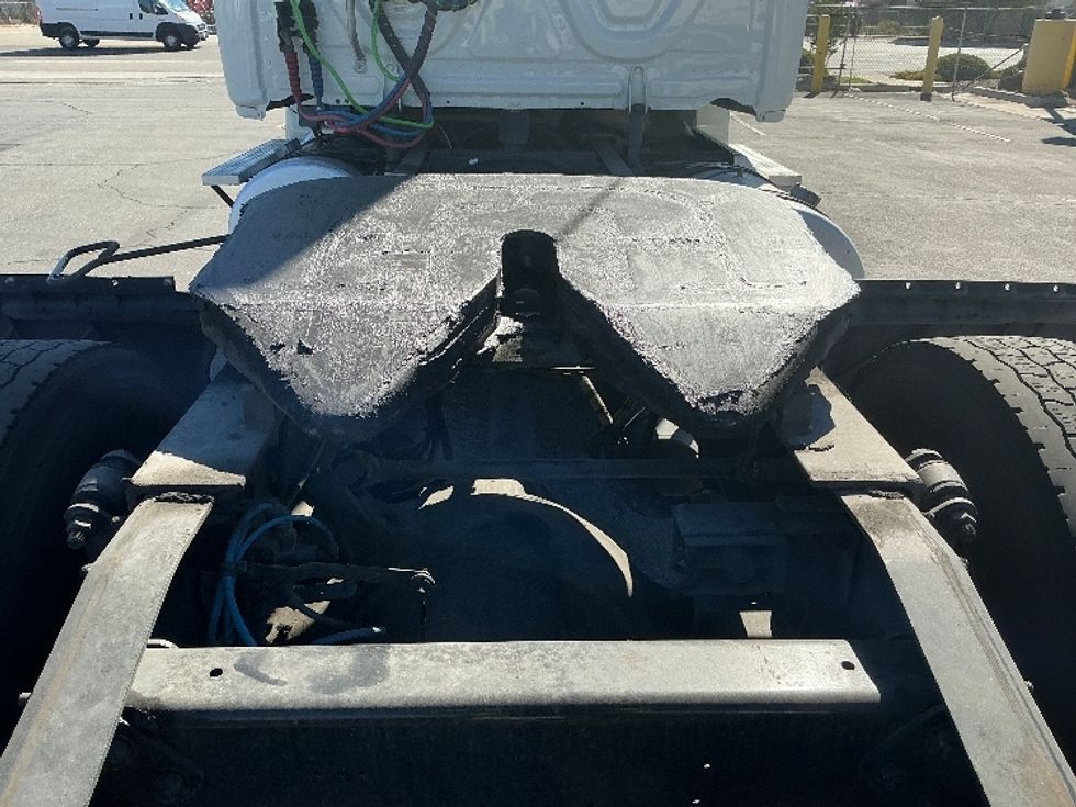 Day Cab Tractor-Heavy Duty Tractors-Freightliner-2019-Cascadia 12542ST-Fontana-CA-298,112\n\t\tmiles-$ 44,000 - Image 6