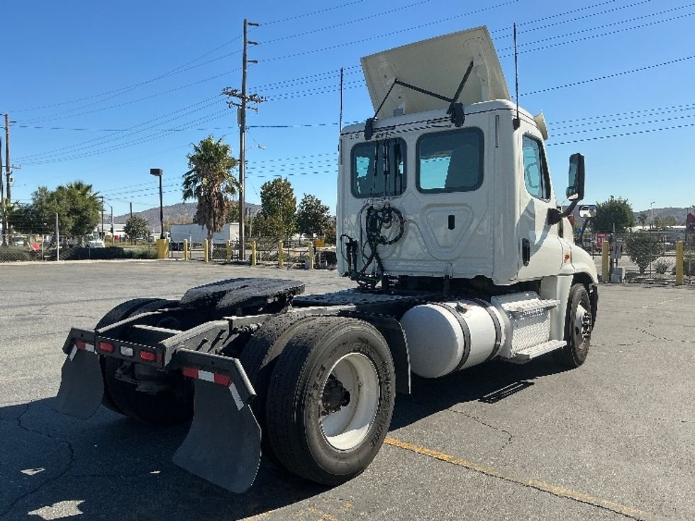 Day Cab Tractor-Heavy Duty Tractors-Freightliner-2019-Cascadia 12542ST-Fontana-CA-298,112\n\t\tmiles-$ 44,000 - Image 7