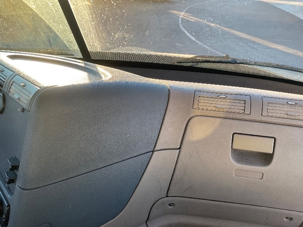 Day Cab Tractor-Heavy Duty Tractors-Freightliner-2019-Cascadia 12542ST-Fontana-CA-314,502\n\t\tmiles-$ 40,500 - Image 13