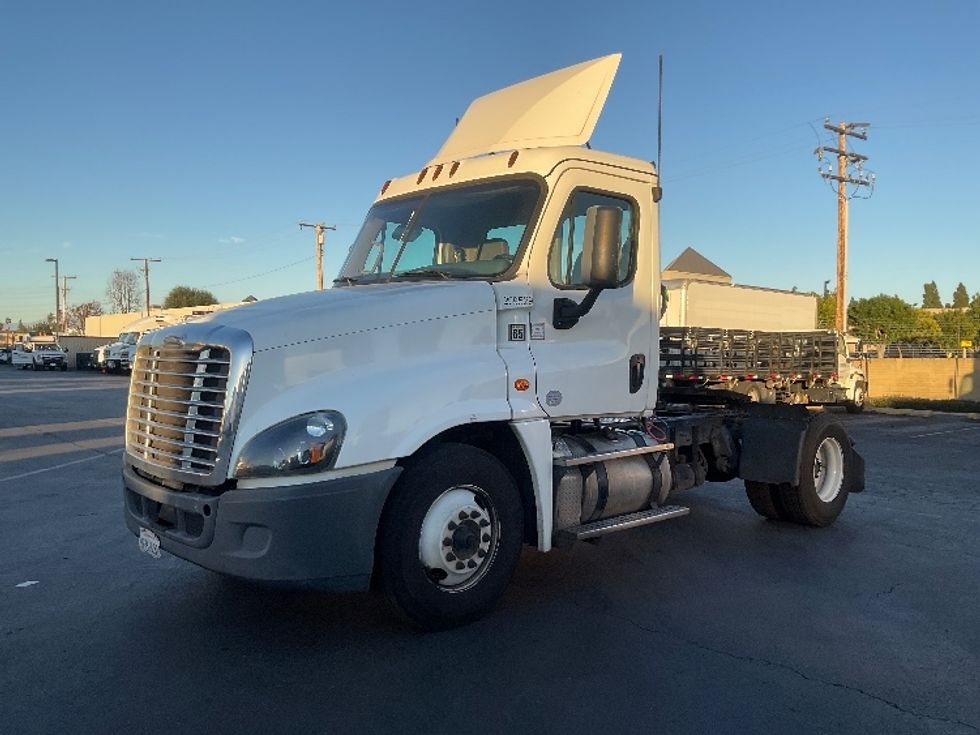 Day Cab Tractor-Heavy Duty Tractors-Freightliner-2019-Cascadia 12542ST-Fontana-CA-314,502\n\t\tmiles-$ 40,500 - Image 3