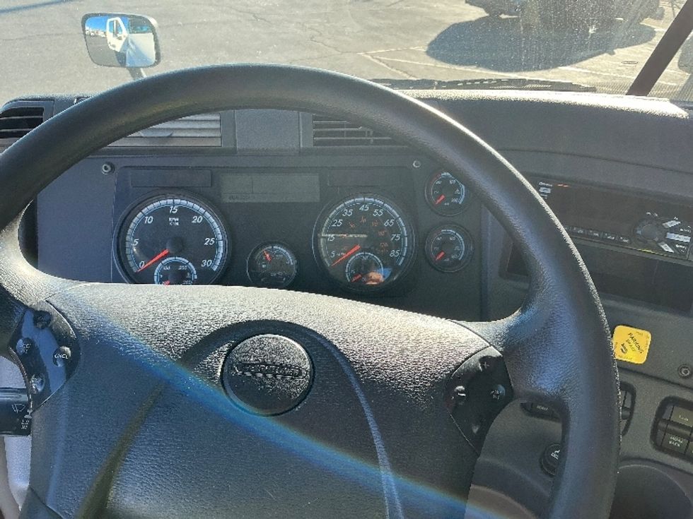 Day Cab Tractor-Heavy Duty Tractors-Freightliner-2019-Cascadia 12542ST-Fontana-CA-408,222\n\t\tmiles-$ 36,750 - Image 11