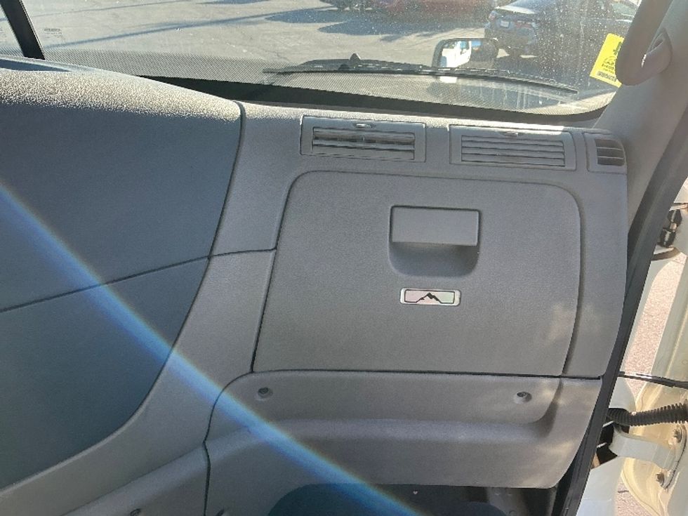 Day Cab Tractor-Heavy Duty Tractors-Freightliner-2019-Cascadia 12542ST-Fontana-CA-408,222\n\t\tmiles-$ 36,750 - Image 13