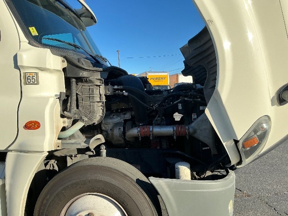 Day Cab Tractor-Heavy Duty Tractors-Freightliner-2019-Cascadia 12542ST-Fontana-CA-408,222\n\t\tmiles-$ 36,750 - Image 14